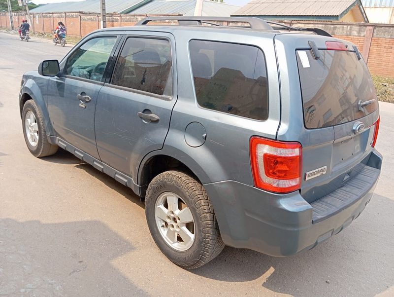 Thumbnail 11 of 2010 Ford Escape